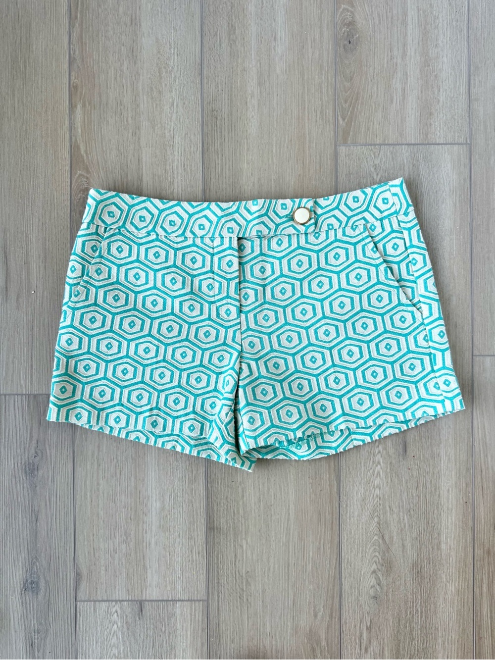 Trina Turk Aqua Geometric Jacquard Tailored Shorts Size 8 EUC Coastal Preppy